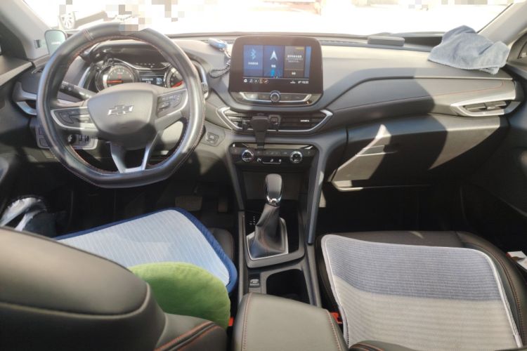 Used Chevrolet Orlando 2020 Light Hybrid Redline 530T Automatic Enjoyment Edition (5+2 Models) Center Console