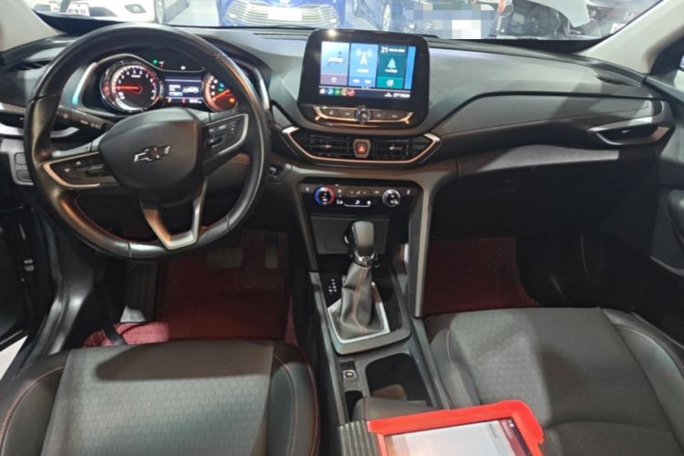 Used Chevrolet Orlando 2020 Light Hybrid Redline 530T Automatic Enjoyment Edition (5+2 Models) Center Console