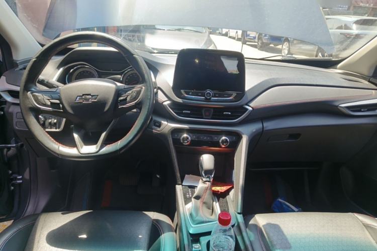 Used Chevrolet Orlando 2020 Light Hybrid Redline 530T Automatic Enjoyment Edition (5+2 Models) Center Console