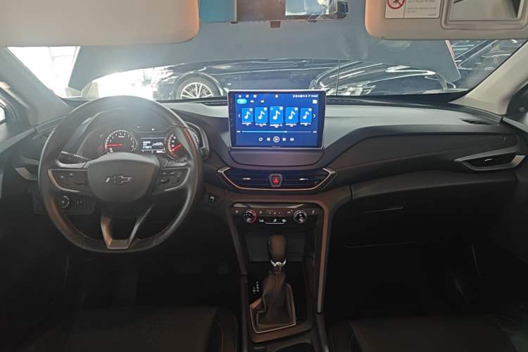 Used Chevrolet Orlando 2020 Light Hybrid Redline 530T Automatic Enjoyment Edition (5+2 Models) Center Console