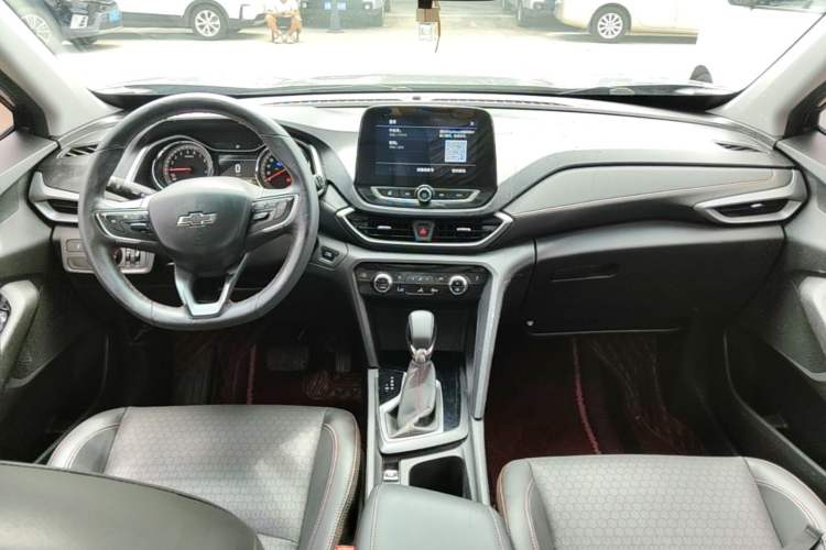 Used Chevrolet Orlando 2020 Light Hybrid Redline 530T Automatic Enjoyment Edition (5+2 Models) Center Console