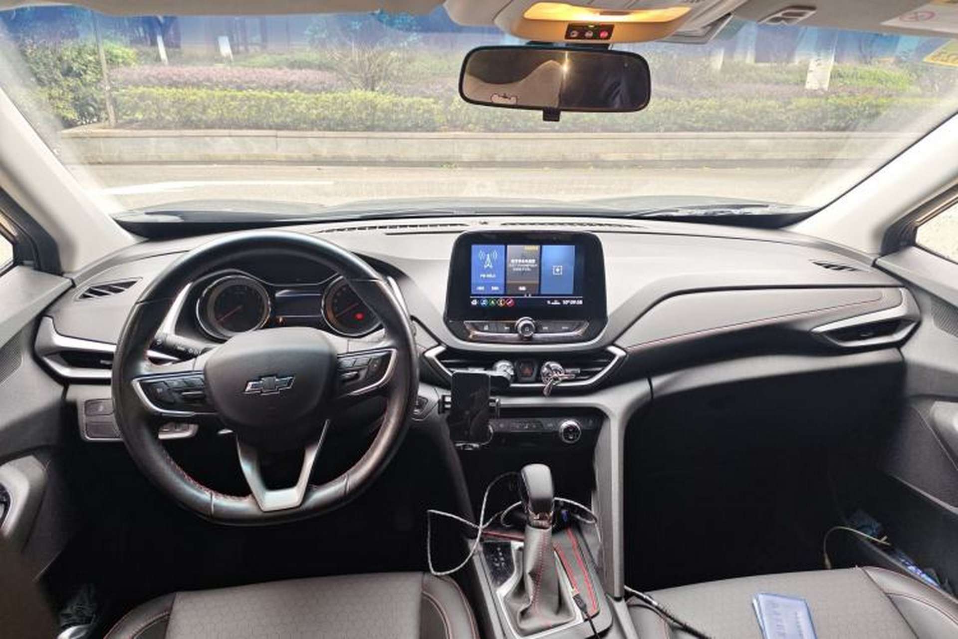 Used Chevrolet Orlando 2020 Light Hybrid Redline 530T Automatic Enjoyment Edition (5+2 Models) Center Console