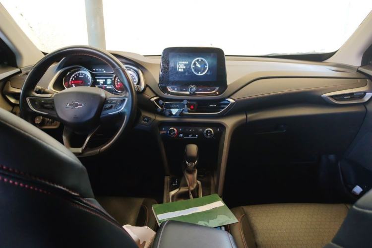 Used Chevrolet Orlando 2020 Light Hybrid Redline 530T Automatic Enjoyment Edition (5+2 Models) Center Console