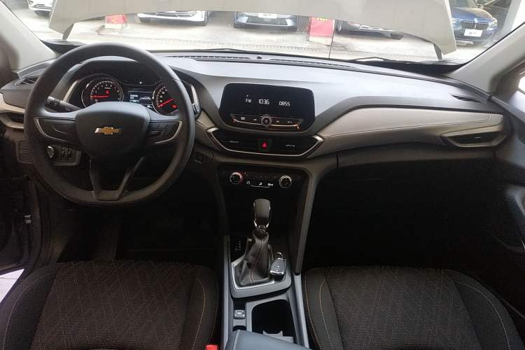 Used Chevrolet Orlando 2020 Mild Hybrid 530T Automatic Enjoyment Edition (5+2 Models) Center Console