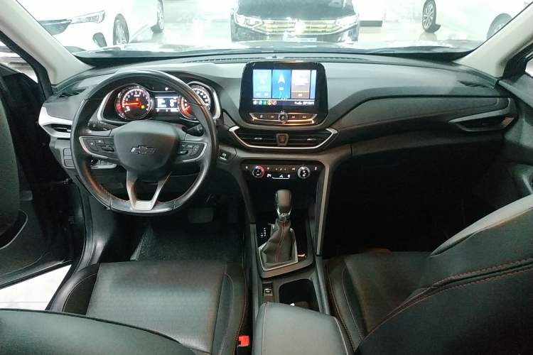 Used Chevrolet Orlando 2020 Light Hybrid Redline 530T Automatic Enjoyment Edition (5+2 Models) Center Console