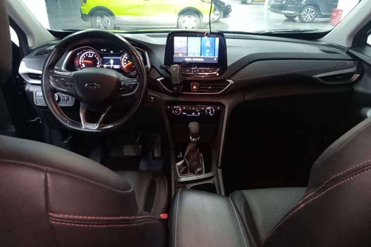Used Chevrolet Orlando 2020 Light Hybrid Redline 530T Automatic Enjoyment Edition (5+2 Models) Center Console