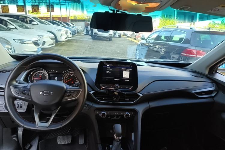 Used Chevrolet Orlando 2020 Light Hybrid Redline 530T Automatic Enjoyment Edition (5+2 Models) Center Console