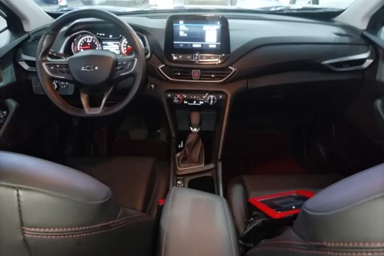 Used Chevrolet Orlando 2020 Light Hybrid Redline 530T Automatic Enjoyment Edition (5+2 Models) Center Console