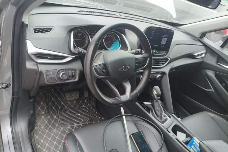 Used Chevrolet Orlando 2020 Light Hybrid Redline 530T Automatic Enjoyment Edition (5+2 Models) Center Console