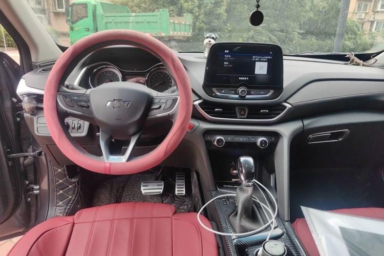 Used Chevrolet Orlando 2020 Light Hybrid Redline 530T Automatic Enjoyment Edition (5+2 Models) Center Console