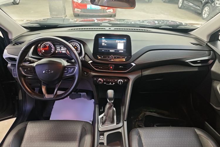 Used Chevrolet Orlando 2020 Light Hybrid Redline 530T Automatic Enjoyment Edition (5+2 Models) Center Console