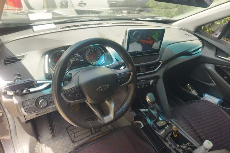 Used Chevrolet Orlando 2020 Light Hybrid Redline 530T Automatic Enjoyment Edition (5+2 Models) Center Console