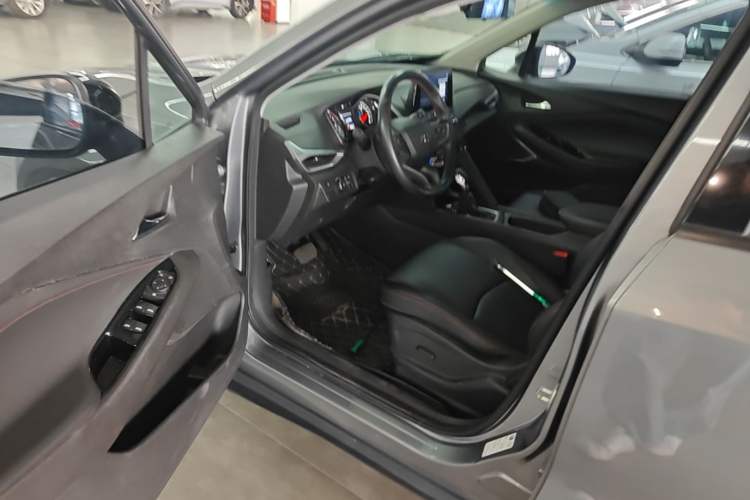 Used Chevrolet Orlando 2020 Light Hybrid Redline 530T Automatic Enjoyment Edition (5+2 Models) Driver Seat