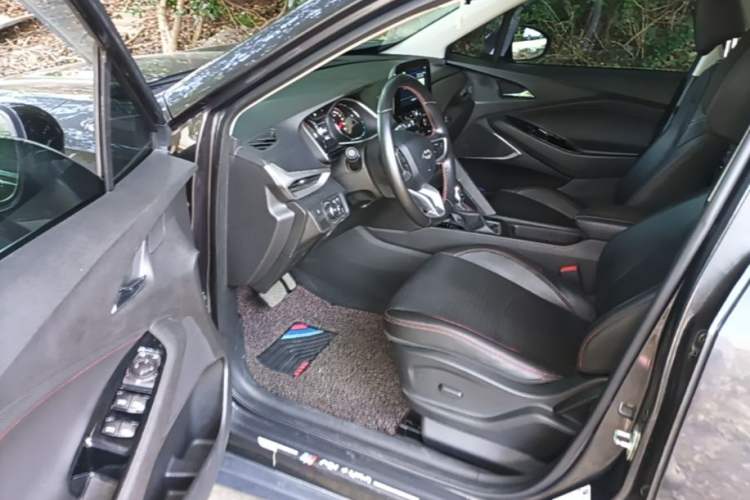 Used Chevrolet Orlando 2020 Light Hybrid Redline 530T Automatic Enjoyment Edition (5+2 Models) Driver Seat