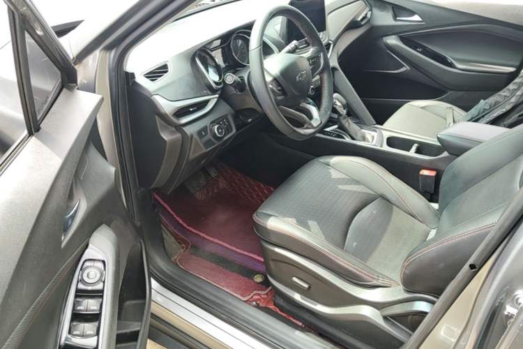 Used Chevrolet Orlando 2020 Light Hybrid Redline 530T Automatic Enjoyment Edition (5+2 Models) Driver Seat