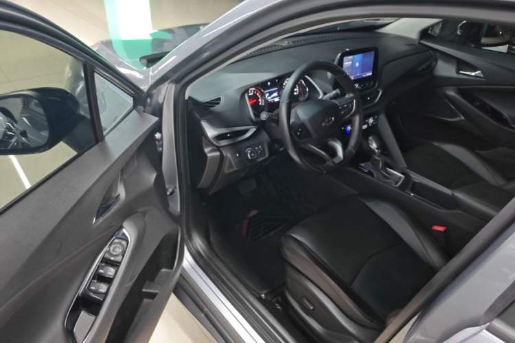 Used Chevrolet Orlando 2020 Light Hybrid Redline 530T Automatic Enjoyment Edition (5+2 Models) Driver Seat