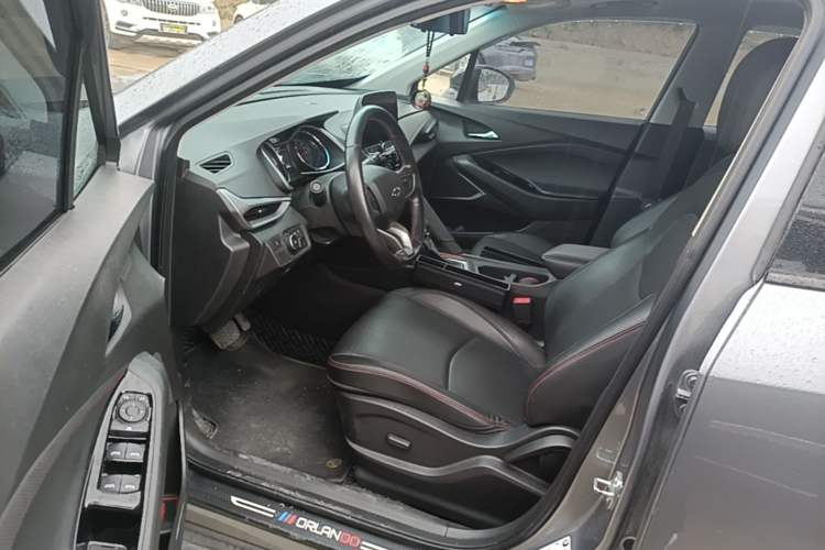 Used Chevrolet Orlando 2020 Light Hybrid Redline 530T Automatic Enjoyment Edition (5+2 Models) Driver Seat