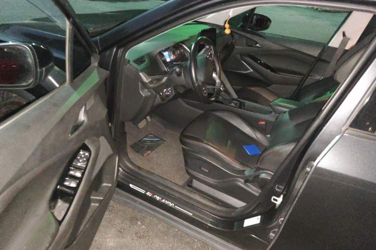 Used Chevrolet Orlando 2020 Light Hybrid Redline 530T Automatic Enjoyment Edition (5+2 Models) Driver Seat