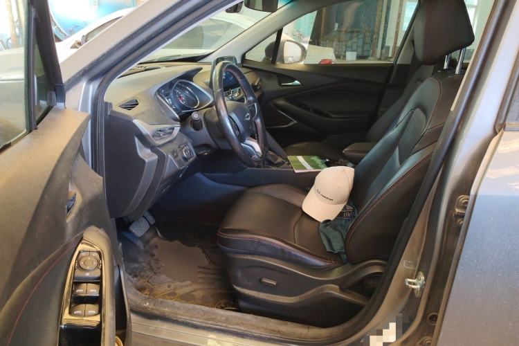 Used Chevrolet Orlando 2020 Light Hybrid Redline 530T Automatic Enjoyment Edition (5+2 Models) Driver Seat