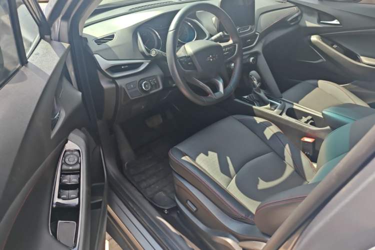 Used Chevrolet Orlando 2020 Light Hybrid Redline 530T Automatic Enjoyment Edition (5+2 Models) Driver Seat