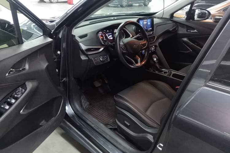 Used Chevrolet Orlando 2020 Light Hybrid Redline 530T Automatic Enjoyment Edition (5+2 Models) Driver Seat