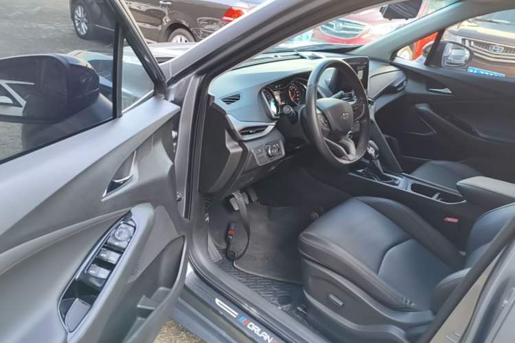 Used Chevrolet Orlando 2020 Light Hybrid Redline 530T Automatic Enjoyment Edition (5+2 Models) Driver Seat