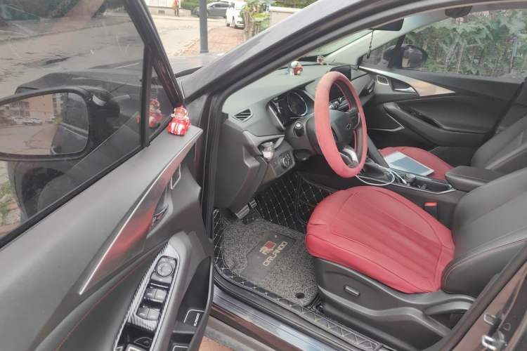 Used Chevrolet Orlando 2020 Light Hybrid Redline 530T Automatic Enjoyment Edition (5+2 Models) Driver Seat