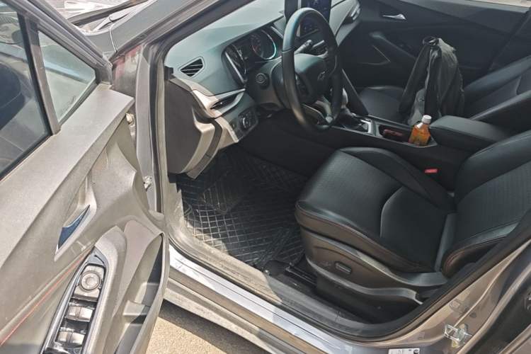 Used Chevrolet Orlando 2020 Light Hybrid Redline 530T Automatic Enjoyment Edition (5+2 Models) Driver Seat