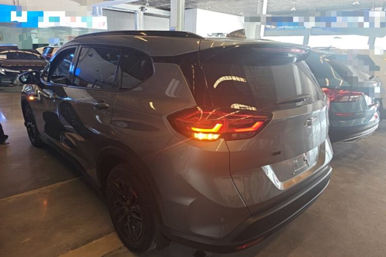Used Chevrolet Orlando 2020 Light Hybrid Redline 530T Automatic Enjoyment Edition (5+2 Models) Exterior 2