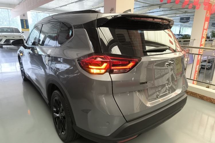 Used Chevrolet Orlando 2020 Light Hybrid Redline 530T Automatic Enjoyment Edition (5+2 Models) Exterior 2