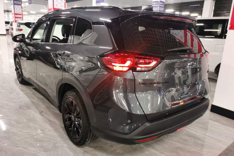 Used Chevrolet Orlando 2020 Light Hybrid Redline 530T Automatic Enjoyment Edition (5+2 Models) Exterior 3