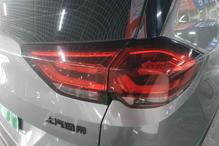 Used Chevrolet Orlando 2020 Light Hybrid Redline 530T Automatic Enjoyment Edition (5+2 Models) Exterior 3