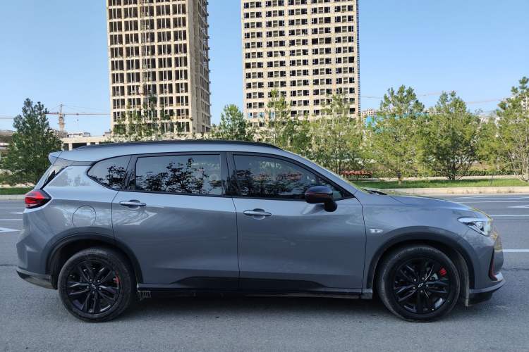 Used Chevrolet Orlando 2020 Light Hybrid Redline 530T Automatic Enjoyment Edition (5+2 Models) Exterior 4