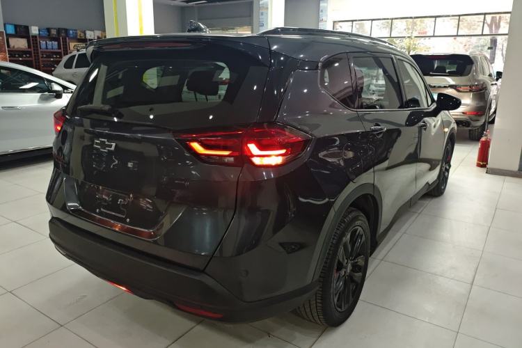 Used Chevrolet Orlando 2020 Light Hybrid Redline 530T Automatic Enjoyment Edition (5+2 Models) Exterior 5