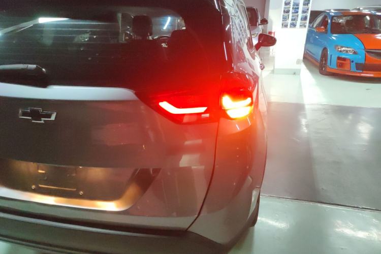 Used Chevrolet Orlando 2020 Light Hybrid Redline 530T Automatic Enjoyment Edition (5+2 Models) Exterior 6