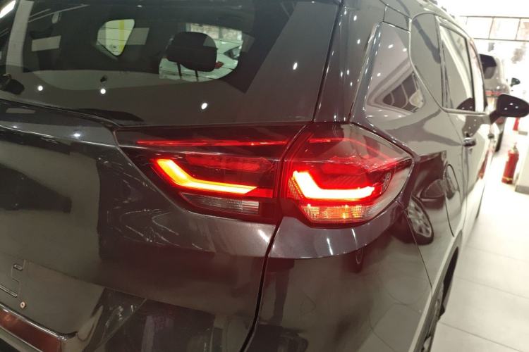 Used Chevrolet Orlando 2020 Light Hybrid Redline 530T Automatic Enjoyment Edition (5+2 Models) Exterior 6