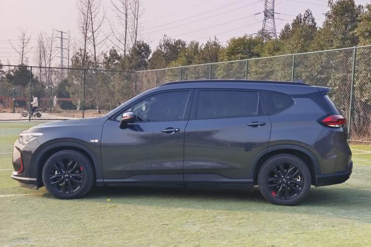 Used Chevrolet Orlando 2020 Light Hybrid Redline 530T Automatic Enjoyment Edition (5+2 Models) Exterior 8