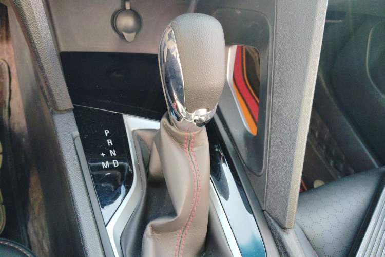 Used Chevrolet Orlando 2020 Light Hybrid Redline 530T Automatic Enjoyment Edition (5+2 Models) Gear Lever