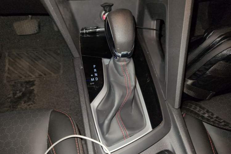Used Chevrolet Orlando 2020 Light Hybrid Redline 530T Automatic Enjoyment Edition (5+2 Models) Gear Lever