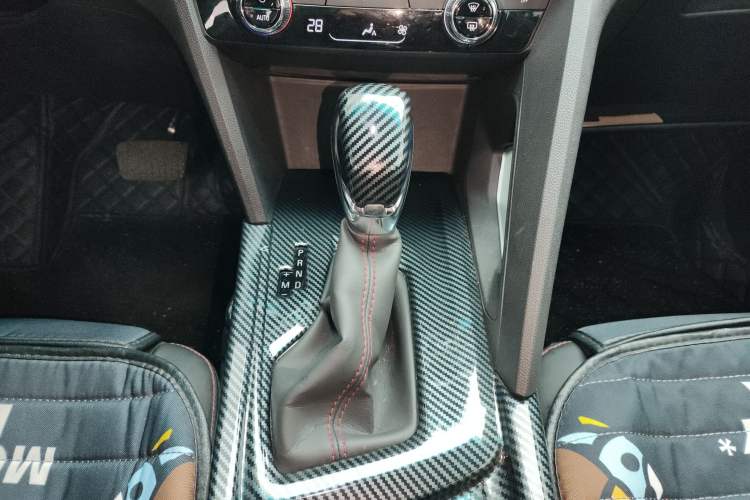 Used Chevrolet Orlando 2020 Light Hybrid Redline 530T Automatic Enjoyment Edition (5+2 Models) Gear Lever