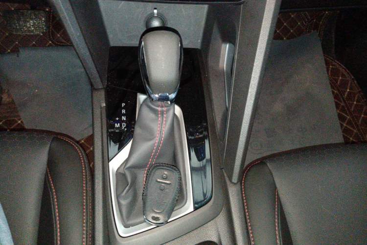 Used Chevrolet Orlando 2020 Light Hybrid Redline 530T Automatic Enjoyment Edition (5+2 Models) Gear Lever