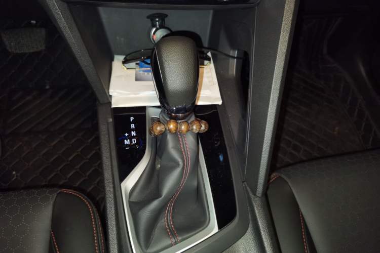 Used Chevrolet Orlando 2020 Light Hybrid Redline 530T Automatic Enjoyment Edition (5+2 Models) Gear Lever