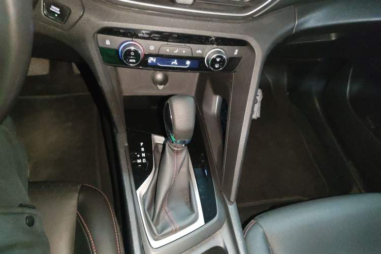 Used Chevrolet Orlando 2020 Light Hybrid Redline 530T Automatic Enjoyment Edition (5+2 Models) Gear Lever