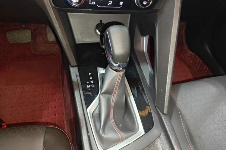 Used Chevrolet Orlando 2020 Light Hybrid Redline 530T Automatic Enjoyment Edition (5+2 Models) Gear Lever
