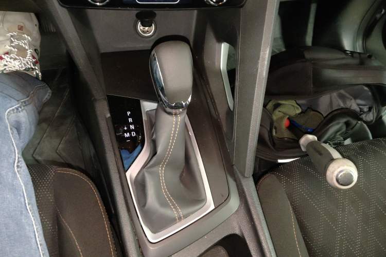 Used Chevrolet Orlando 2020 Mild Hybrid 530T Automatic Enjoyment Edition (5+2 Models) Gear Lever