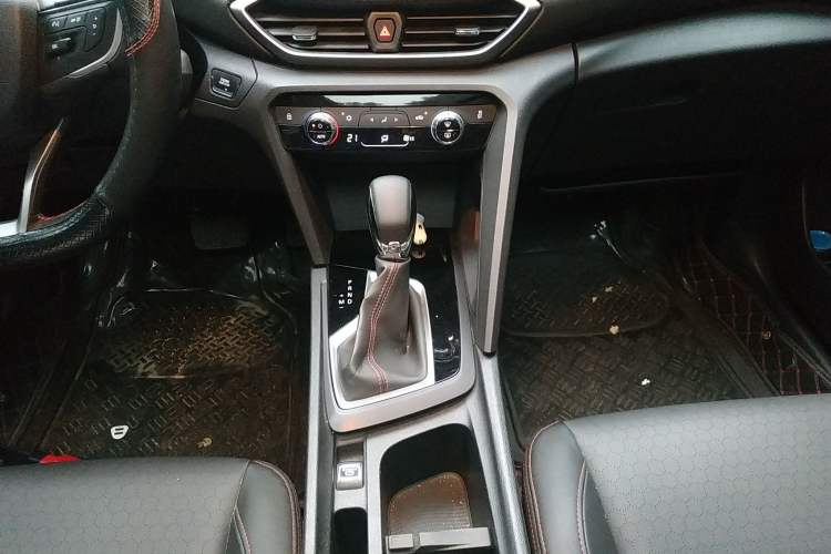 Used Chevrolet Orlando 2020 Light Hybrid Redline 530T Automatic Enjoyment Edition (5+2 Models) Gear Lever