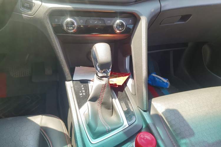 Used Chevrolet Orlando 2020 Light Hybrid Redline 530T Automatic Enjoyment Edition (5+2 Models) Gear Lever