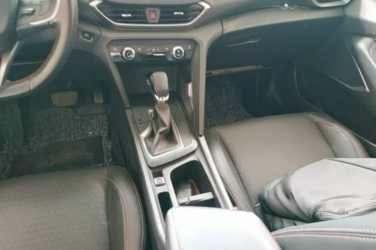 Used Chevrolet Orlando 2020 Light Hybrid Redline 530T Automatic Enjoyment Edition (5+2 Models) Gear Lever