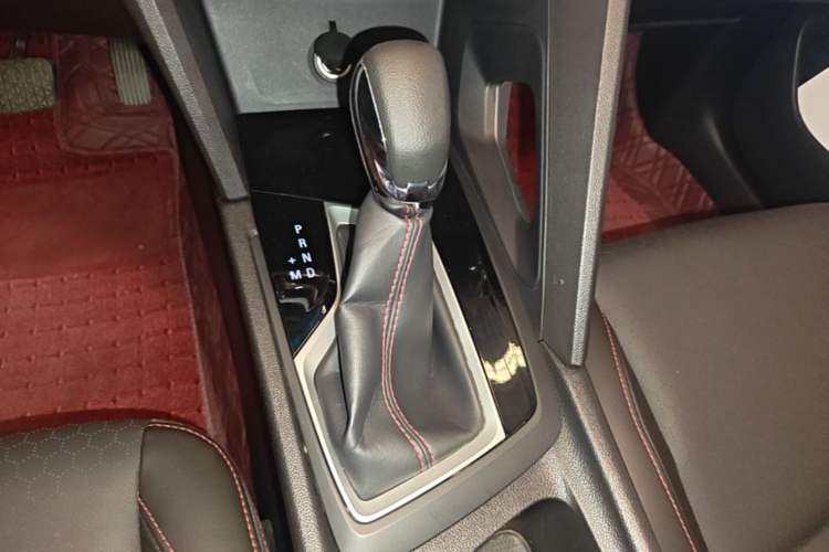 Used Chevrolet Orlando 2020 Light Hybrid Redline 530T Automatic Enjoyment Edition (5+2 Models) Gear Lever