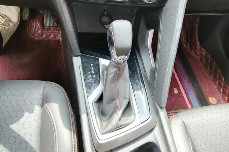 Used Chevrolet Orlando 2020 Light Hybrid Redline 530T Automatic Enjoyment Edition (5+2 Models) Gear Lever